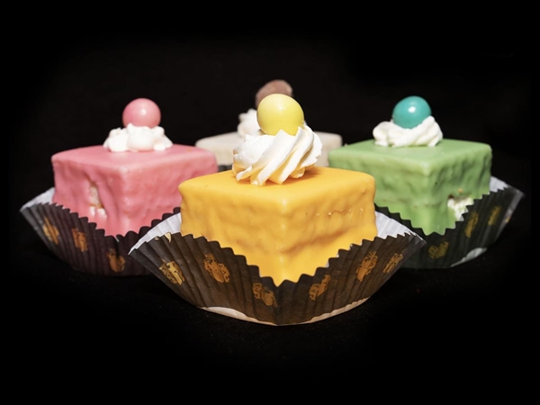Petit fours
